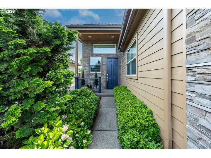 Property Photo: 2073 Lake Wind Dr OR 97408