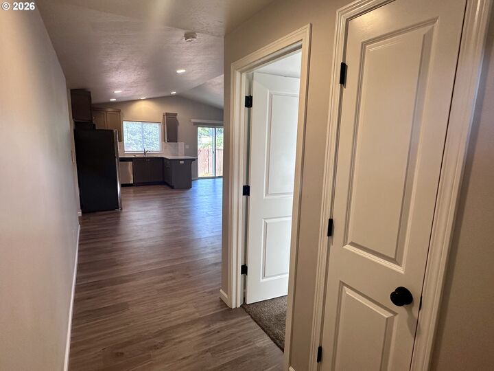 Property Photo:  374 Nursery Ct  OR 97402 