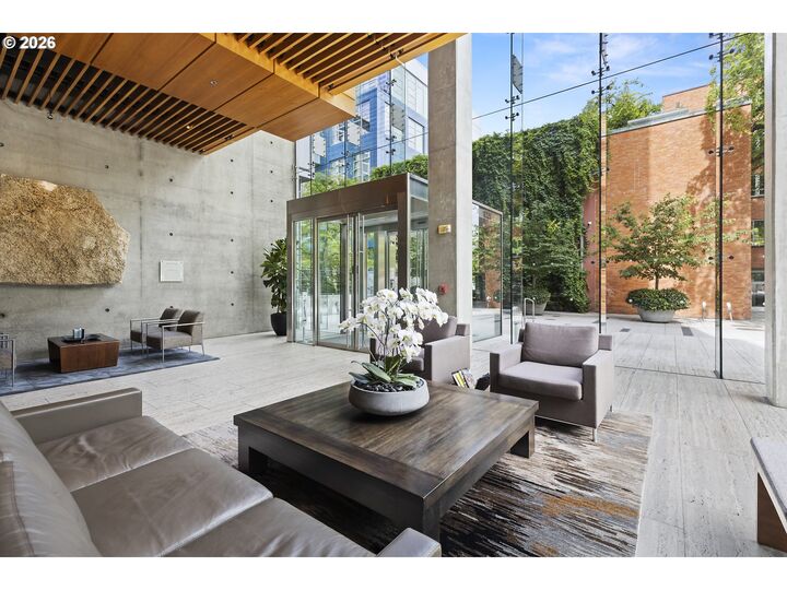Property Photo:  1221 SW 10th Ave 1403  OR 97205 