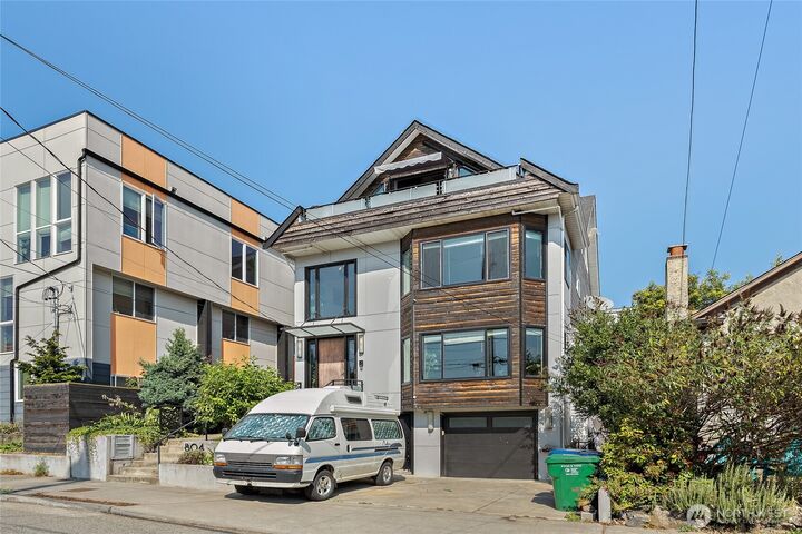 Property Photo: 804 N Motor Place A WA 98103