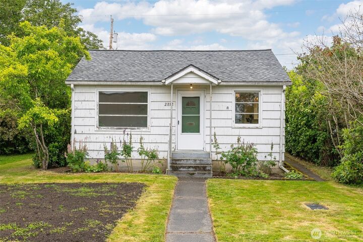 Property Photo:  2812  Vallette Street  WA 98225 