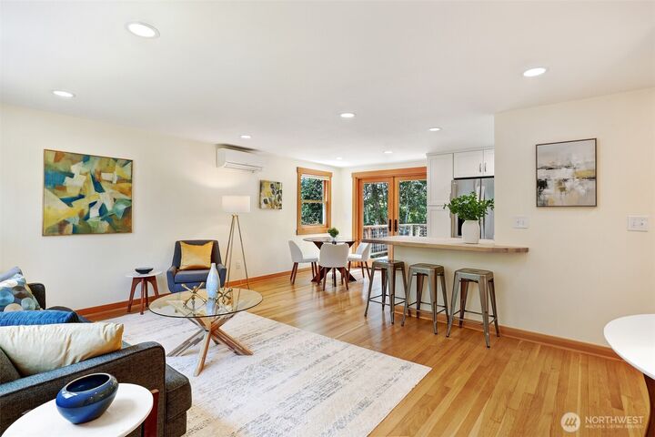 Property Photo: 11527 39th Avenue NE WA 98125
