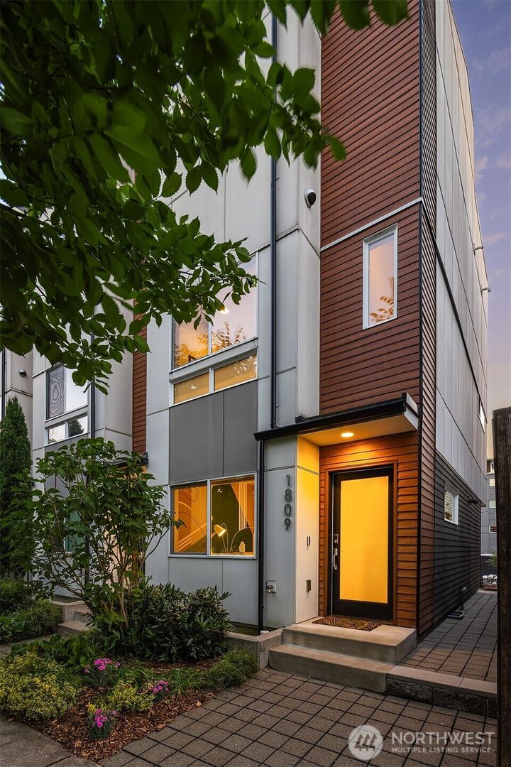 Property Photo: 1809 13th Avenue WA 98122