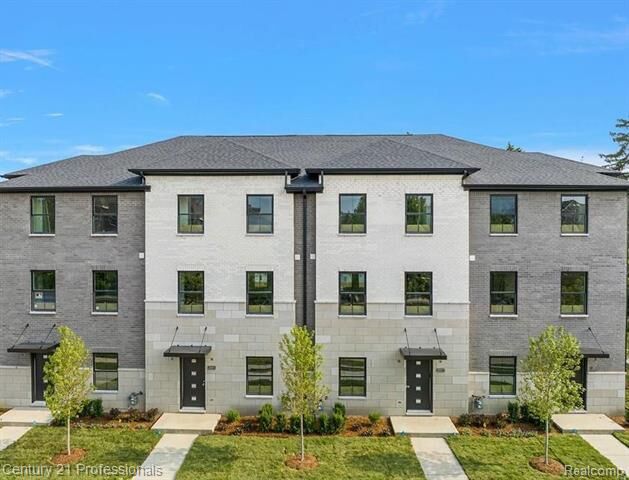 Property Photo:  2881 Summers Place  MI 48084 