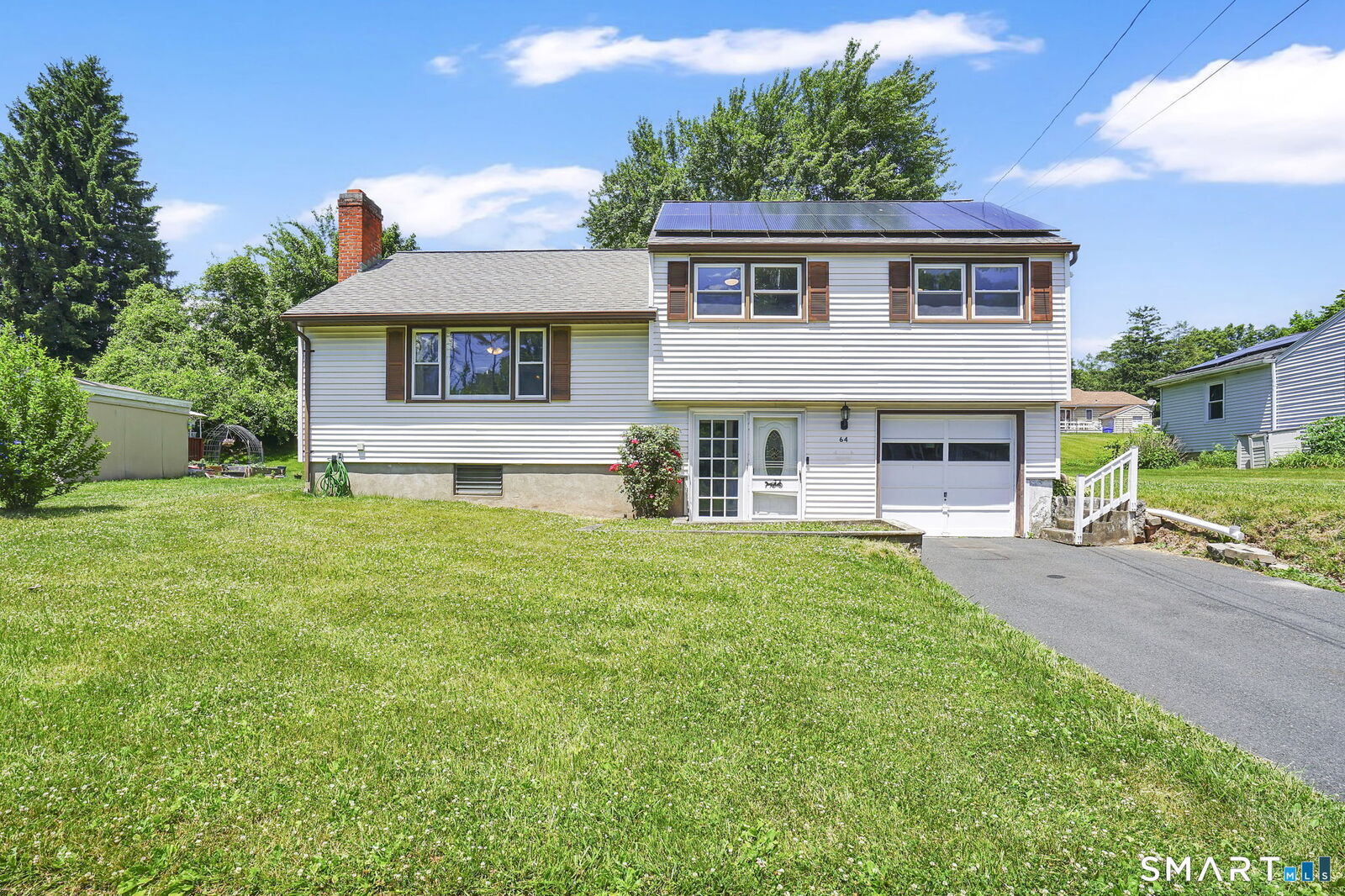 Property Photo:  64 Beacon Hill Road  CT 06108 