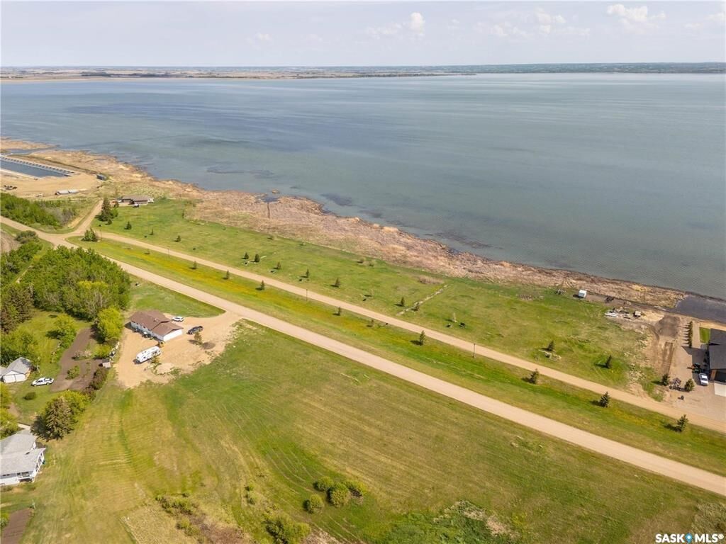 Property Photo: 860 Lakeshore Drive SK S0M 1X0