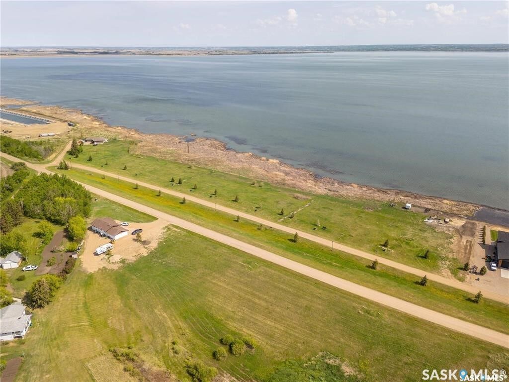 Property Photo:  860 Lakeshore Drive  SK S0M 1X0 