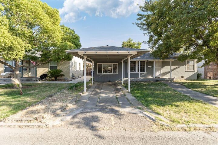 Property Photo:  229 W Colonial Drive  CA 93230 