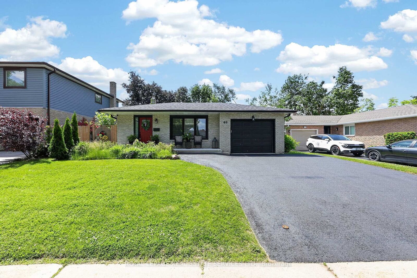 Property Photo: 49 Belcourt Avenue ON L4M 4E5