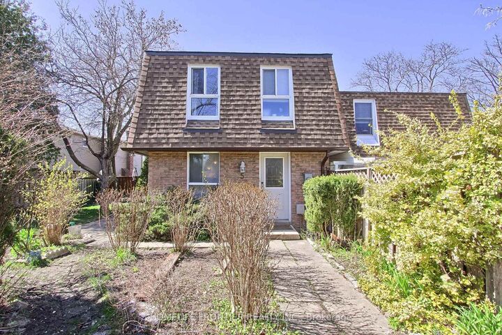 Property Photo: 5 Penwick Crescent ON L4C 5B3