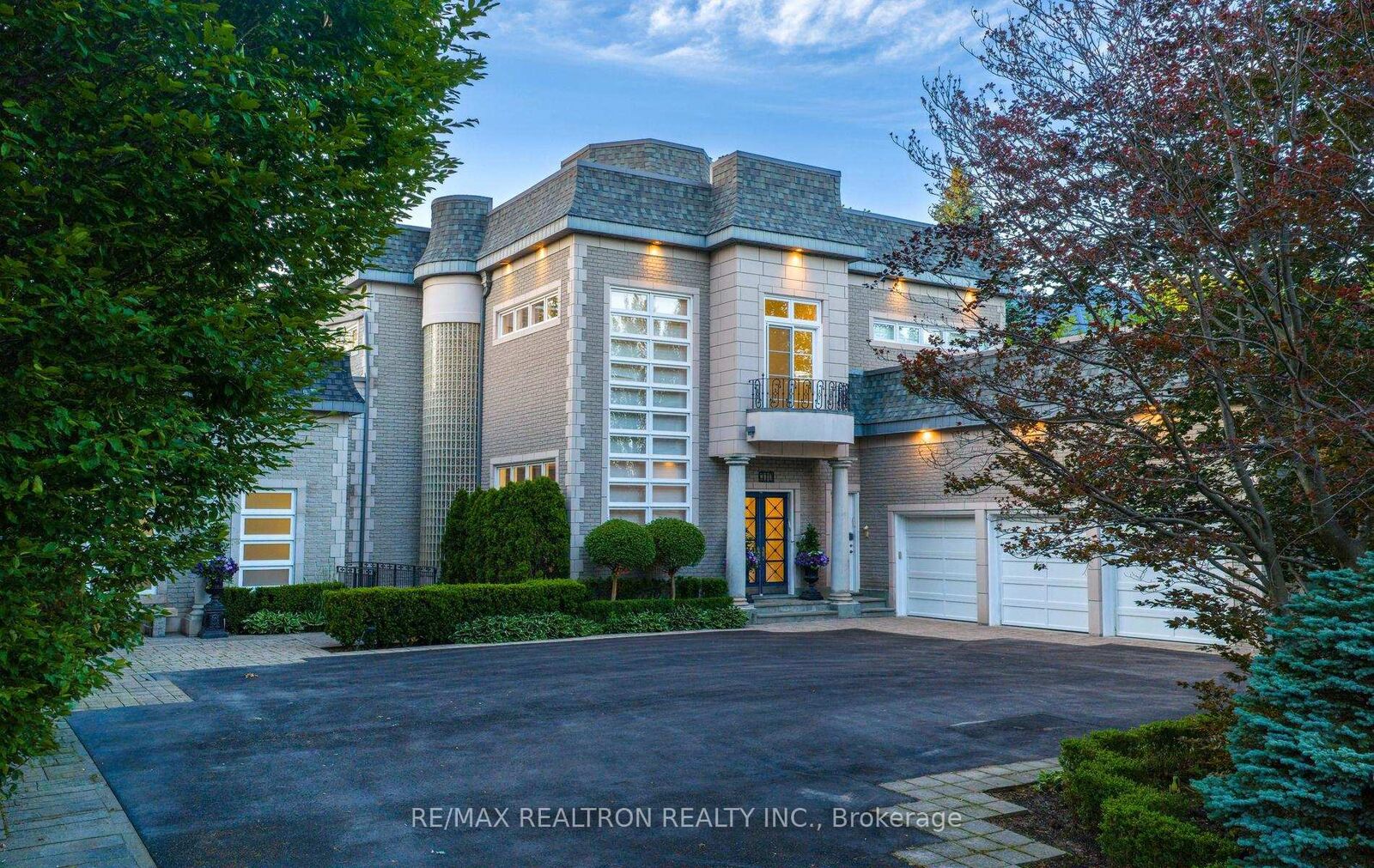 Property Photo: 210 Arnold Avenue ON L4J 1B9