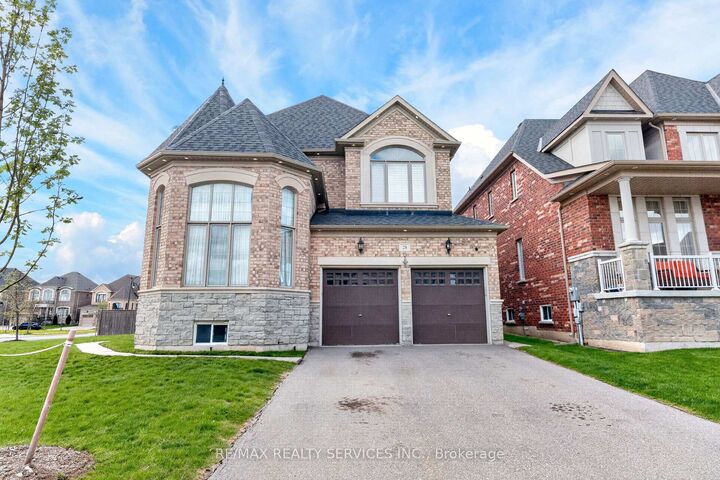 Property Photo: 28 Pendergast Court ON L6P 4G7
