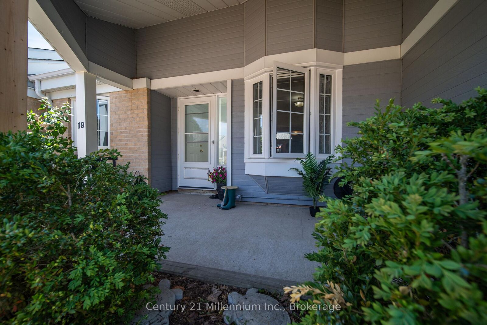 Property Photo: 874 Arlington Street 19 ON N0H 2C4