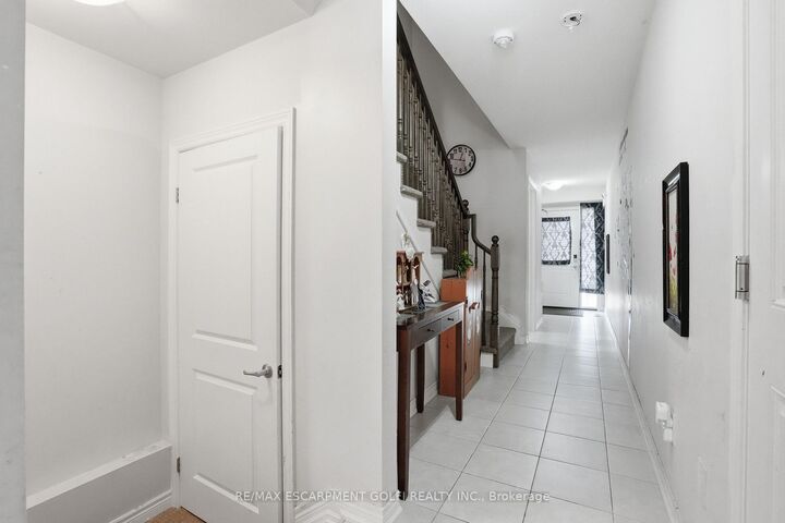 Property Photo: 584 Julia Drive ON L3C 0G8