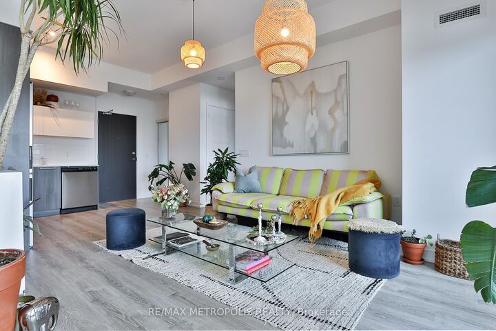Property Photo: 25 Neighbourhood Lane 703 ON M8Y 0C4