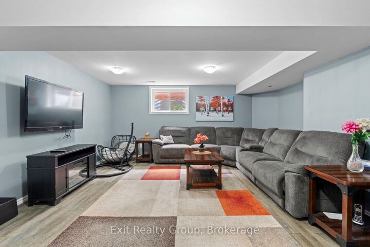 48 Cavendish Drive — photo 1