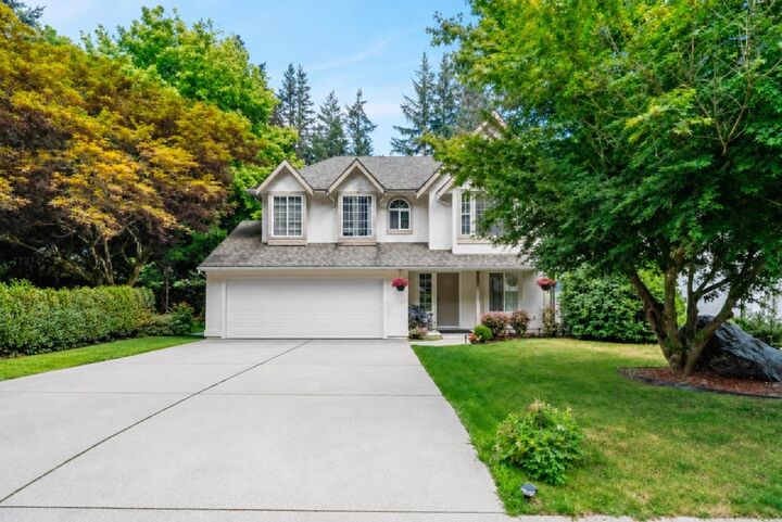 275 Forrest Crescent — photo 1
