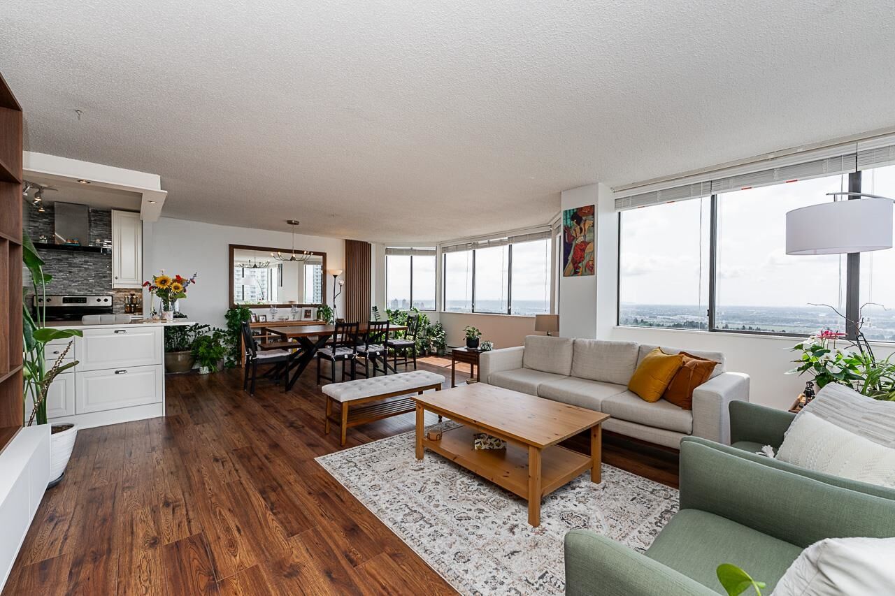Property Photo:  6540 Burlington Avenue 2505  BC V5H 4G3 