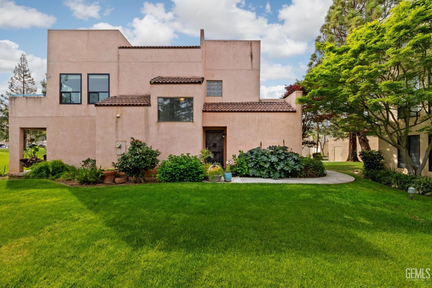 Property Photo: 14500 Las Palmas Drive 22 CA 93306