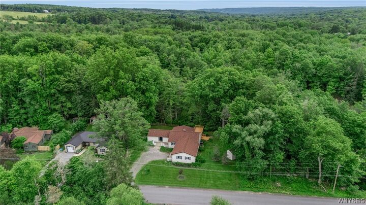 Property Photo:  997 Sweet Road  NY 14052 