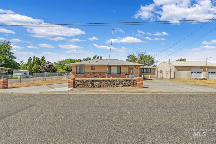 Property Photo: 1876 6th Ave WA 99403