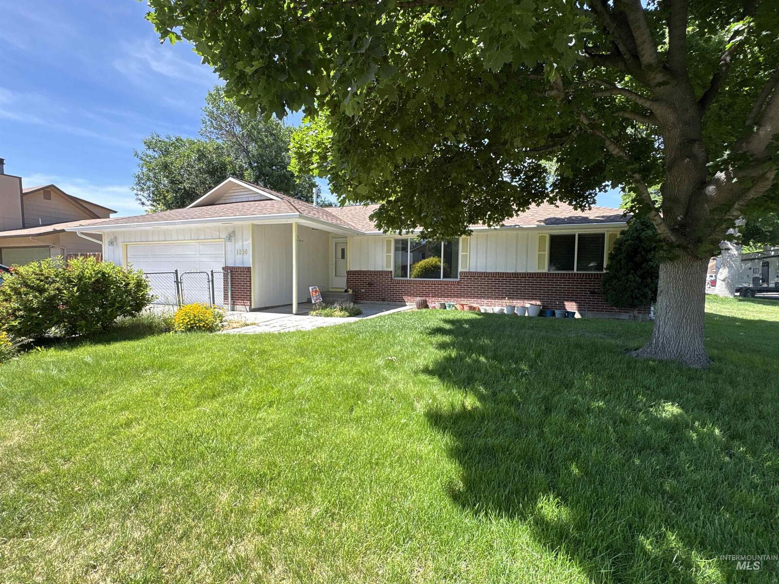 Property Photo: 1220 E 9th N ID 83647