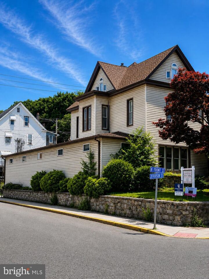 Property Photo:  483 N Front Street  PA 17113 