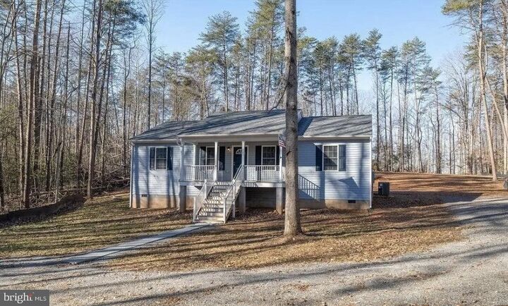 Property Photo:  923 Anna Coves Blvd  VA 23117 