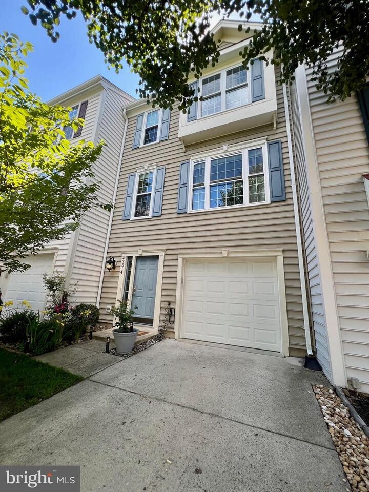 Property Photo:  43514 Greenwich Square  VA 20147 