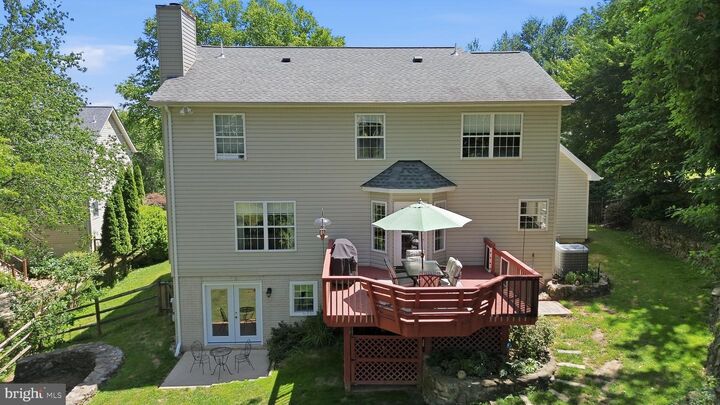 Property Photo: 6404 Cotswold Way VA 20137