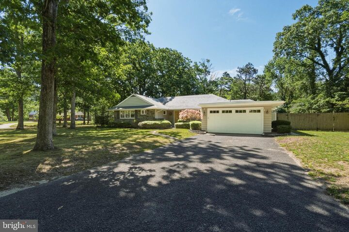 Property Photo:  