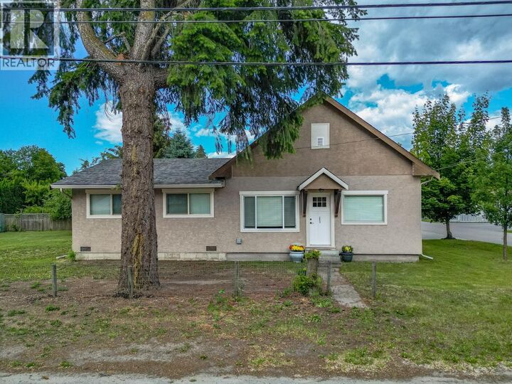 Property Photo:  2875 Becker Street  BC V0E 1B2 