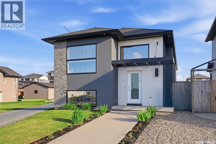 Property Photo:  487 Kloppenburg Street  SK S7W 0N8 