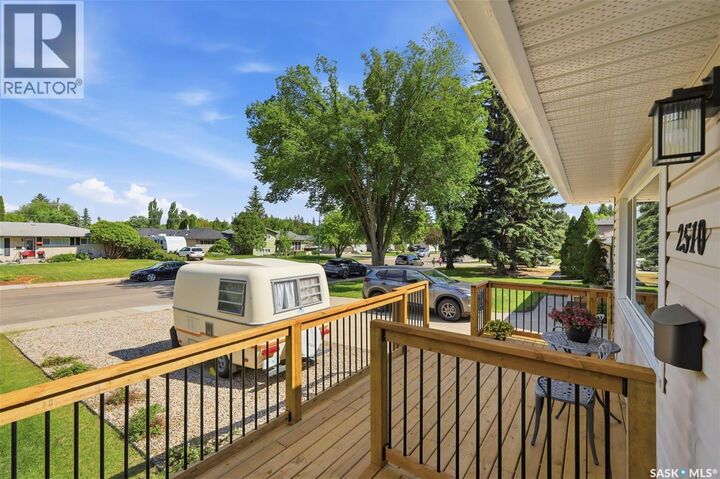 Property Photo:  2510 Lansdowne Avenue  SK S7J 1H4 