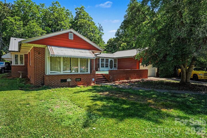 Property Photo:  1612 Statesville Boulevard  NC 28144 