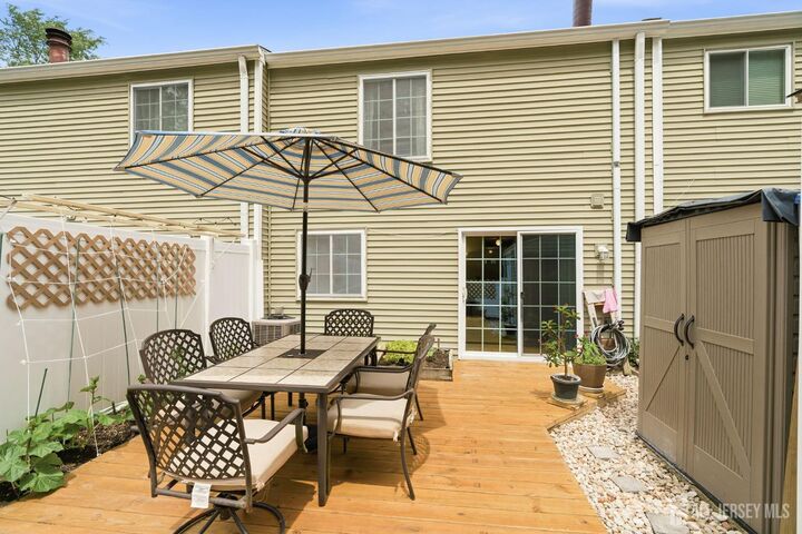 Property Photo:  11 Aspen Court  NJ 08852 