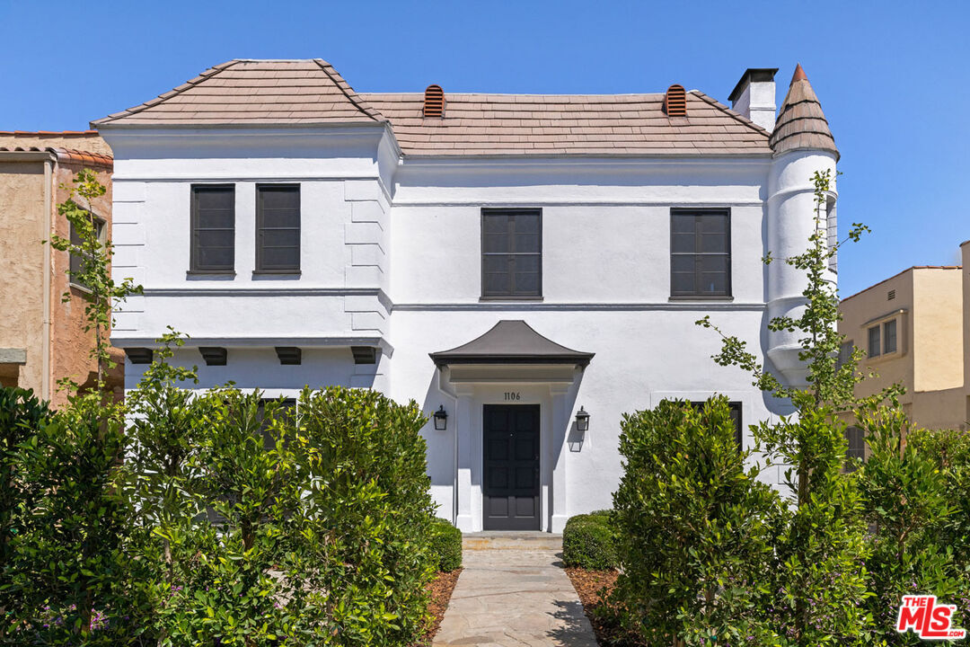Property Photo: 1106 S Cochran Ave CA 90019