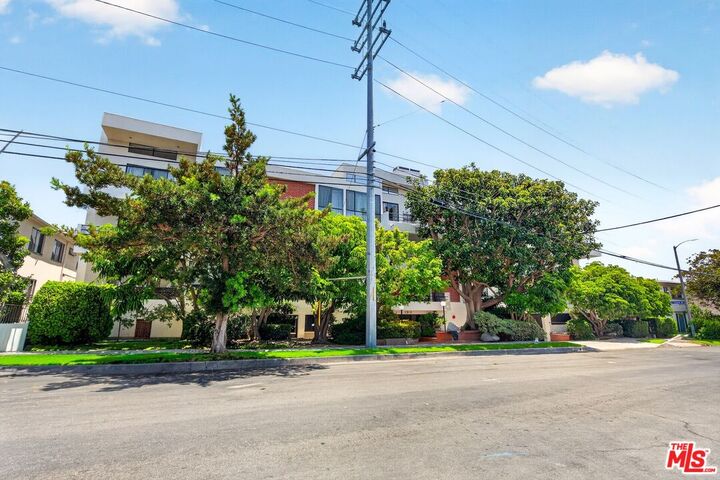 Property Photo:  1312 S Saltair Ave  CA 90025 