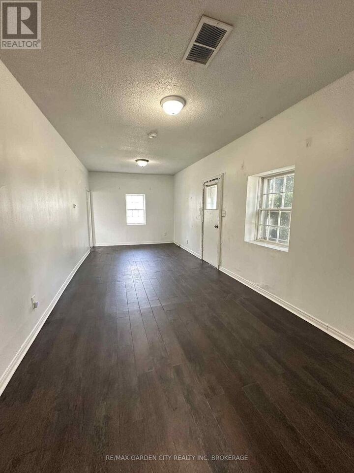 Property Photo: 29 Rykert Street South Unit #1 ON L2S 1Y8