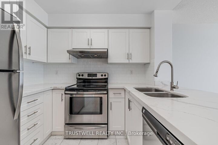 Property Photo: 942 Yonge Street 503 ON M4W 3S8