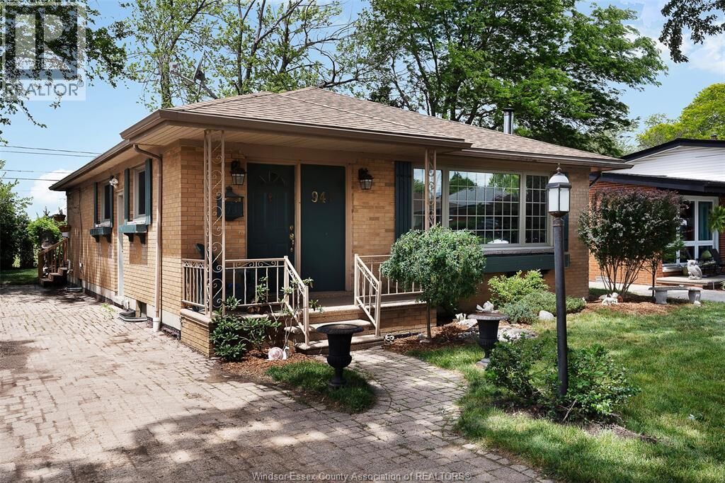 Property Photo:  941 Westchester  ON N8S 3Y8 