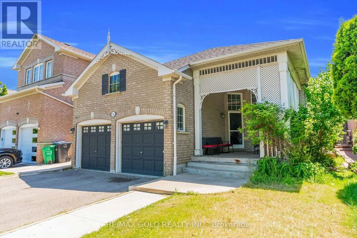 Property Photo: 74 Fletcher'S Creek Boulevard ON L6X 4T1