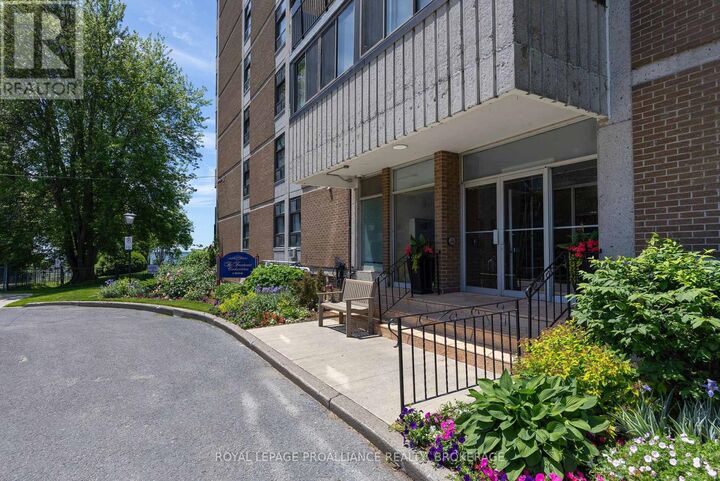 Property Photo: 2 Mowat Avenue 806 ON K7M 1K1