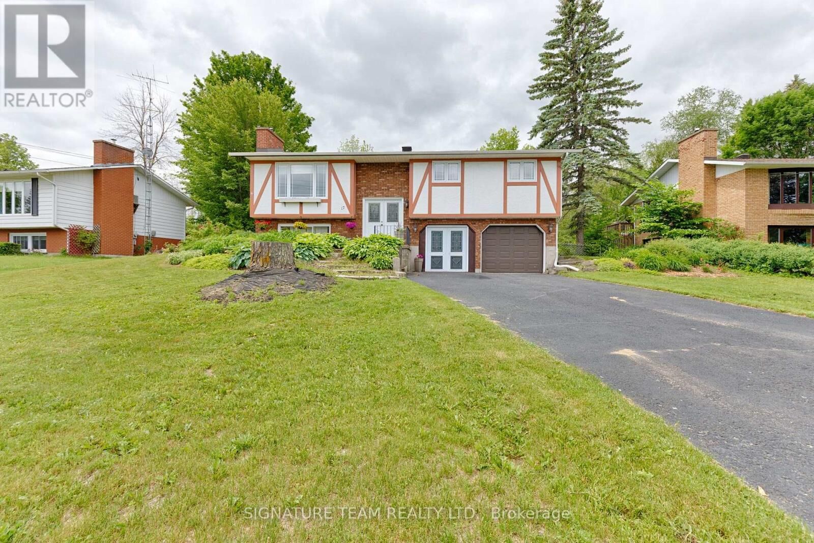 Property Photo:  17 Ross Street  ON K0J 1K0 
