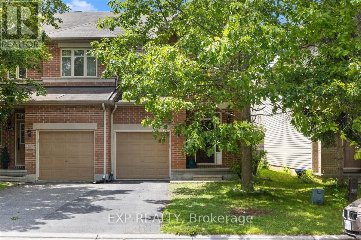 Property Photo:  222 Badgeley Avenue  ON K2T 0A4 