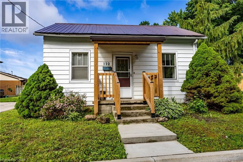 Property Photo:  122 Queen Street  ON N5C 3A6 