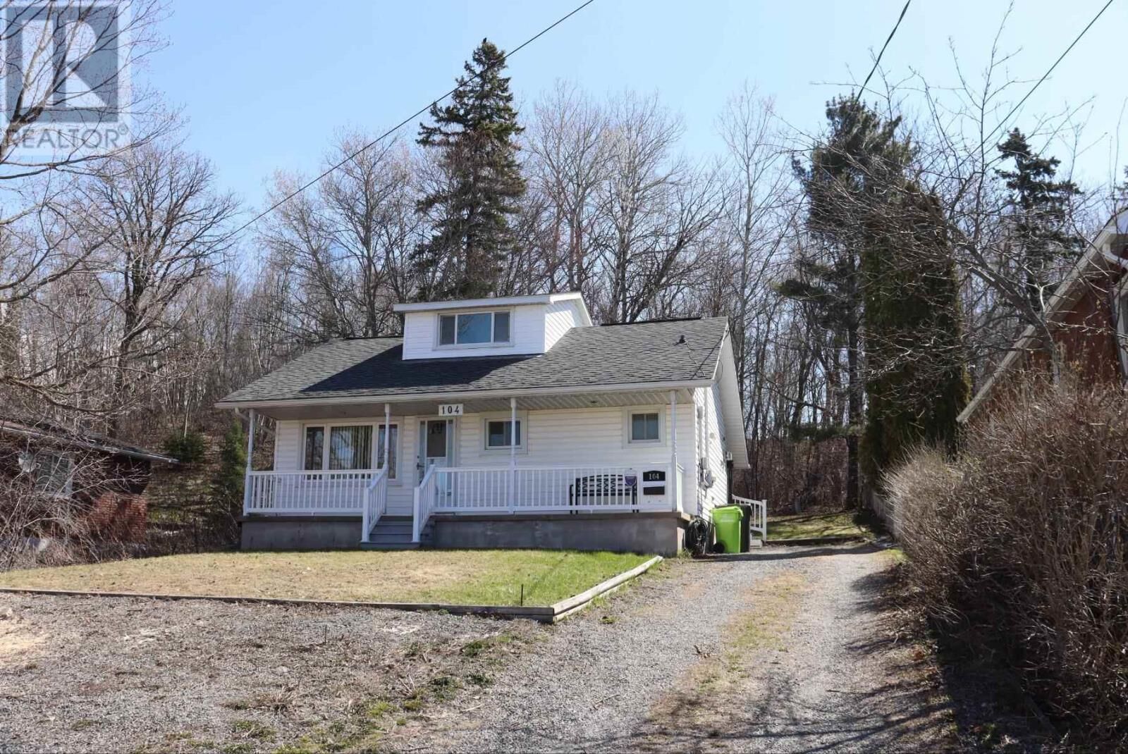 Property Photo:  104 Birch St  ON P6B 2J6 