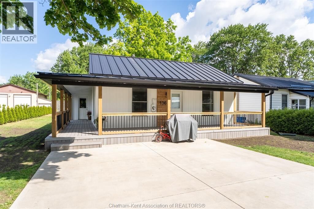 Property Photo:  136 Oak Street East  ON N0P 1C0 