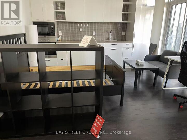 Property Photo: 32 Davenport Road 801 ON M5R 0B5