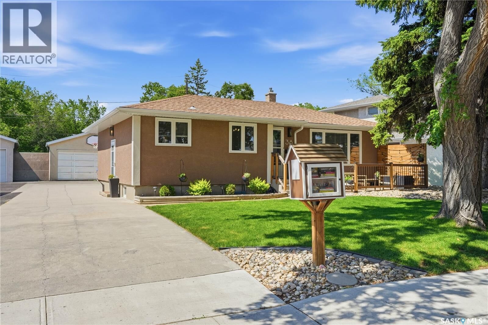 Property Photo:  38 Ellison Crescent  SK S4R 4V5 